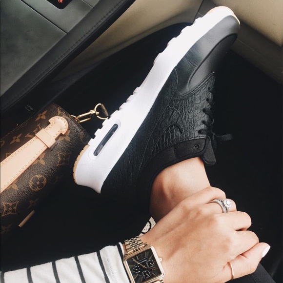 Nike Shoes - Nike Air Max Thea